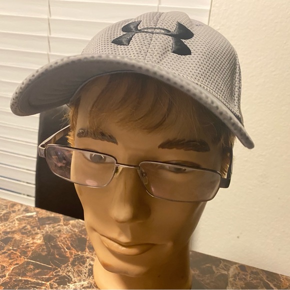 Under Armor Men’s Gray/Black Hats Size Medium/Large - Picture 2 of 12